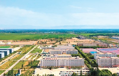 新疆和田为沙漠“锁边”