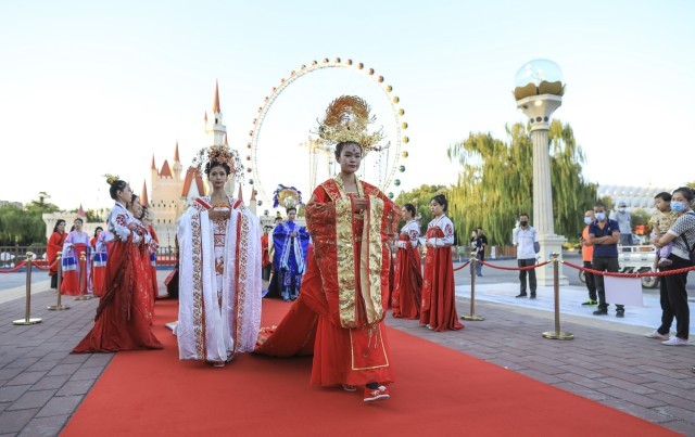 传承千年文脉 中国国潮“圈粉”年轻人