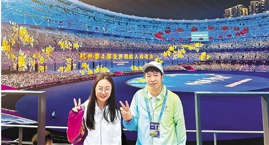 微笑拉近距离 细节温暖人心 杭州亚残运会志愿者用行动书写“奉献、友爱、互助、进步”的故事